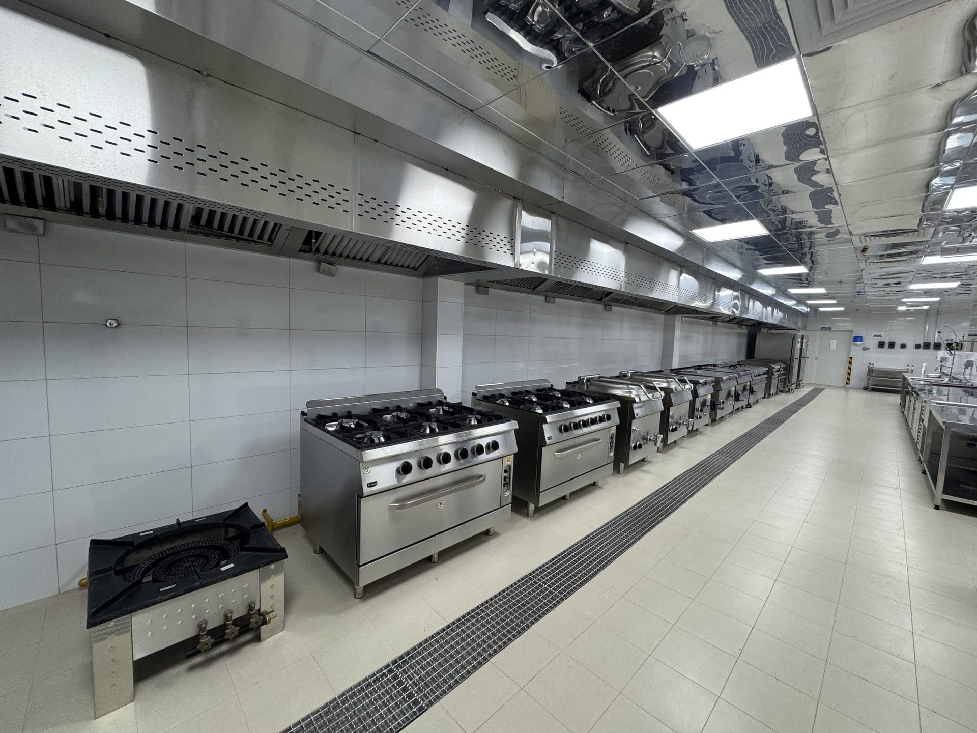 Cover for Setting up a pastry kitchen in the UAE: equipment, layout, and fit-out sequencing